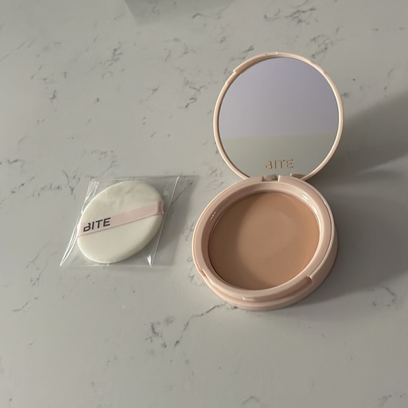 Bite Beauty Changemaker pressed powder in Medium shade (used-barely) - Picture 8 of 12